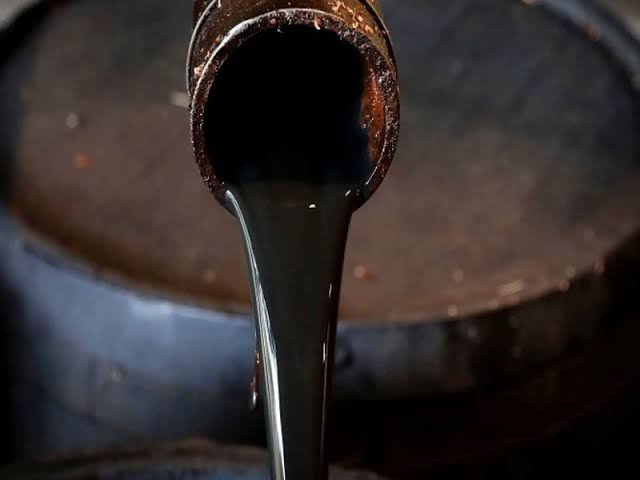Ghana's Oil Slump Deepens as IES Warns of Revenue Shock