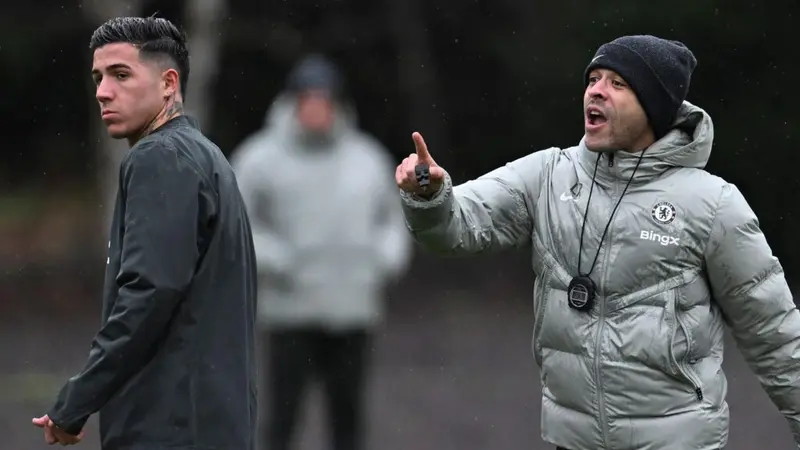 Fernandez fully committed to Chelsea - Rosenior