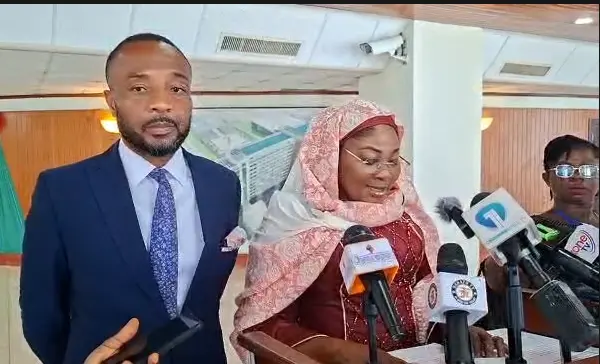 Minority calls on gov't to settle UK scholarship fees to avert student deportation