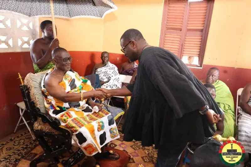 Offinsomanhene backs Minority tour, urges MPs to champion cocoa farmers' concerns