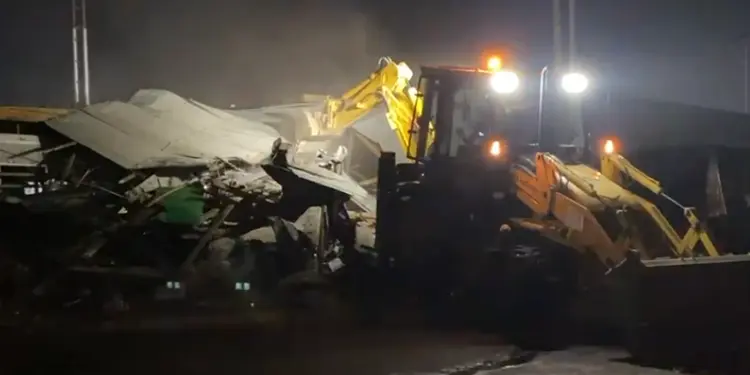 Hundreds displaced as Awutu Senya East Assembly demolishes structures at Kasoa Old Market