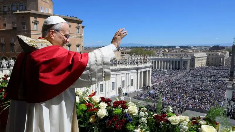 Pope Leo calls for global leaders to choose peace in his first Easter Mass