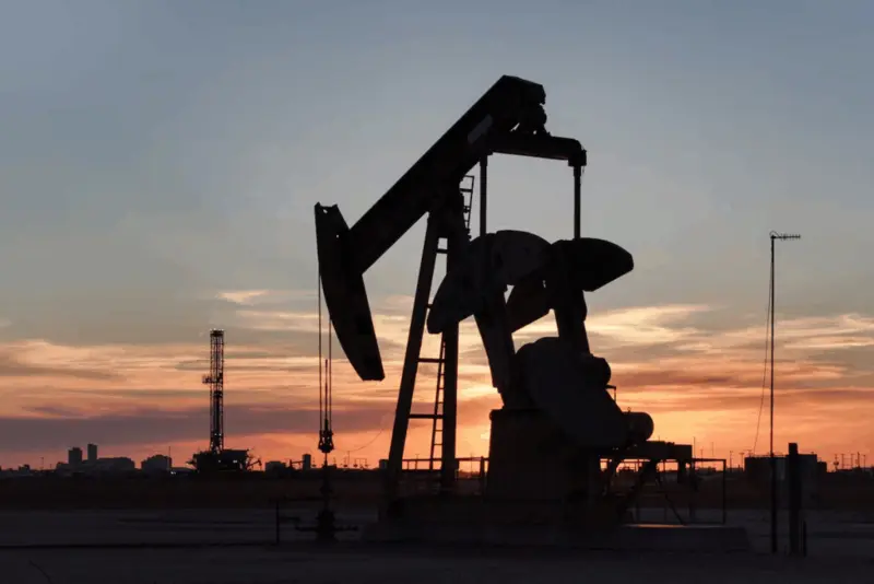 Oil rises as fears of ship attacks and seizures persist