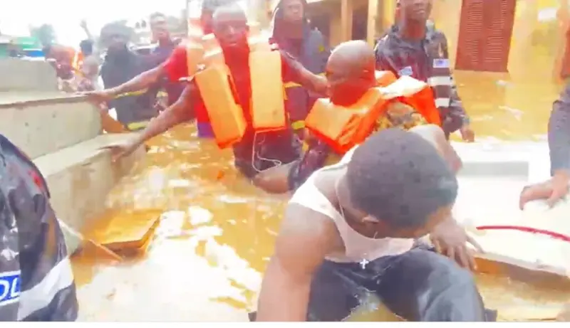 5 rescued in Adabraka-Odawna flood and fire disaster [Photos]