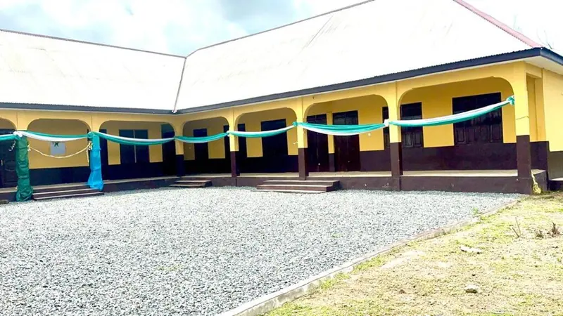 Kenyasi No.1 Omanhene funds and commissions new classroom block for Roman Catholic JHS