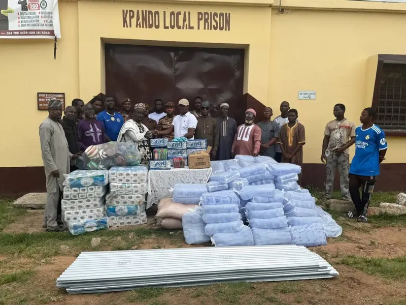 Zabrama Chief donates relief items to Kpando Local Prison inmates