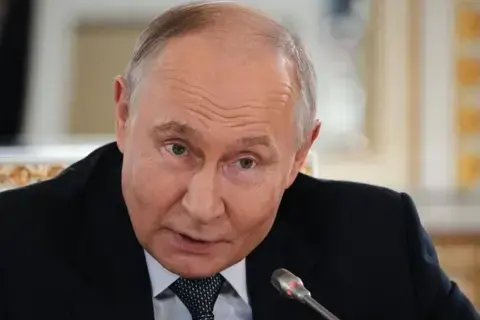 EU envoys meet to negotiate 21st Russia sanctions package