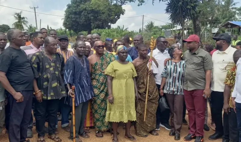 Hohoe MP cuts sod for construction of bridges in constituency
