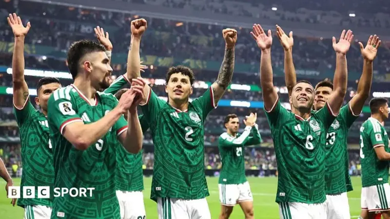 Mexico beat 10-man Ecuador to set up potential tie with England