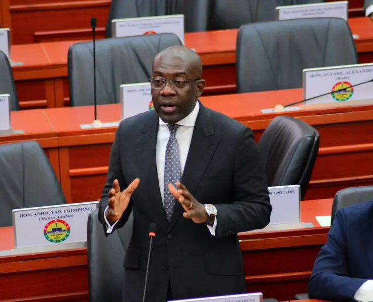 Minority claims gov't achieved fiscal surplus by compressing expenditure