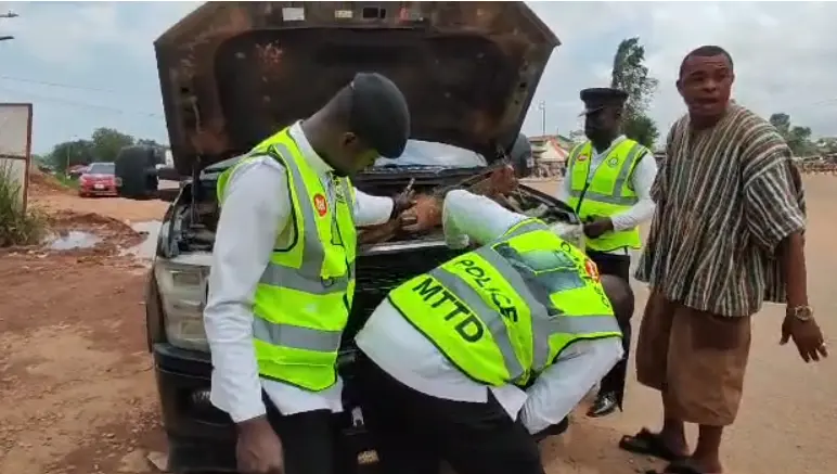 Police seize 700 vehicles in crackdown on illegal sirens and beacon lights