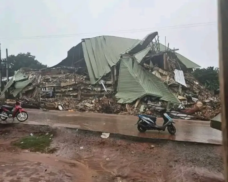Students trapped, scores feared dead as three-storey hostel collapses in Nigeria's Anambra State