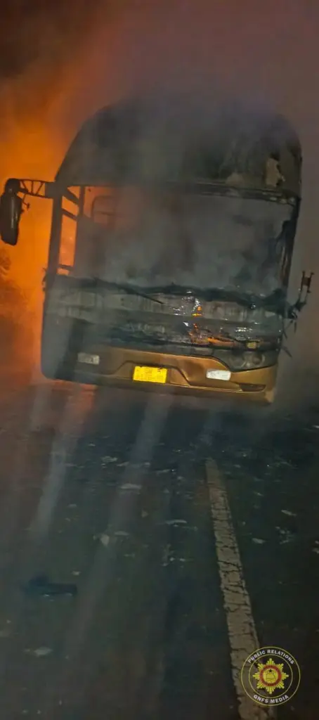 Yutong bus destroyed by fire on Mankessim-Accra highway, passengers escape unhurt