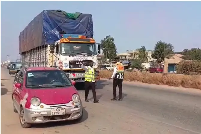 50 drivers arrested, 37 prosecuted for using illegal lights at Kasoa