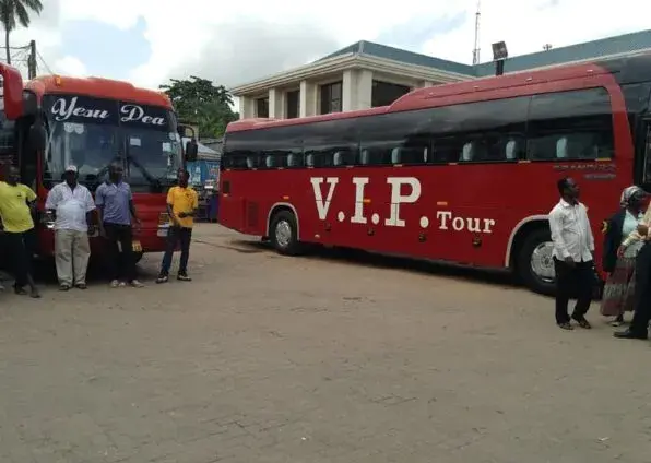 Armed robbers attack two VIP JEOUN buses, five injured
