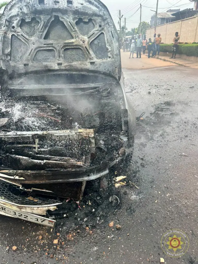 Fire destroys Chevrolet Cruze at La Town Park