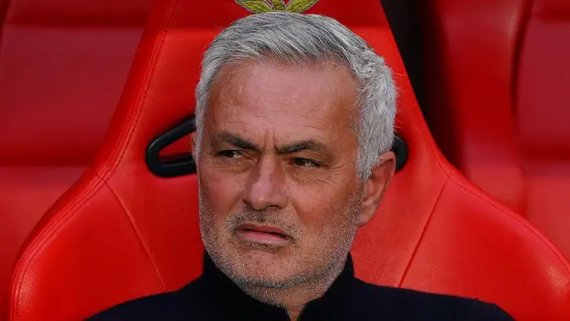 Mourinho says he agreed to replace Ferguson at Man Utd