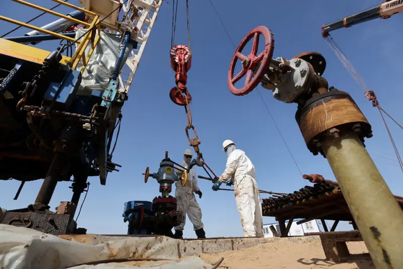 Oil drops on lower demand forecasts despite deadlock in US-Iran talks