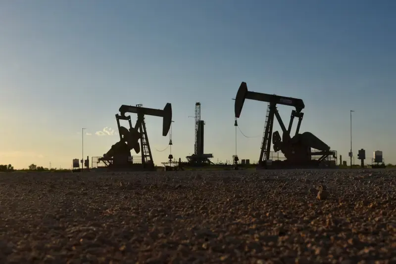 Oil falls ahead of US announcement on new Iran sanctions