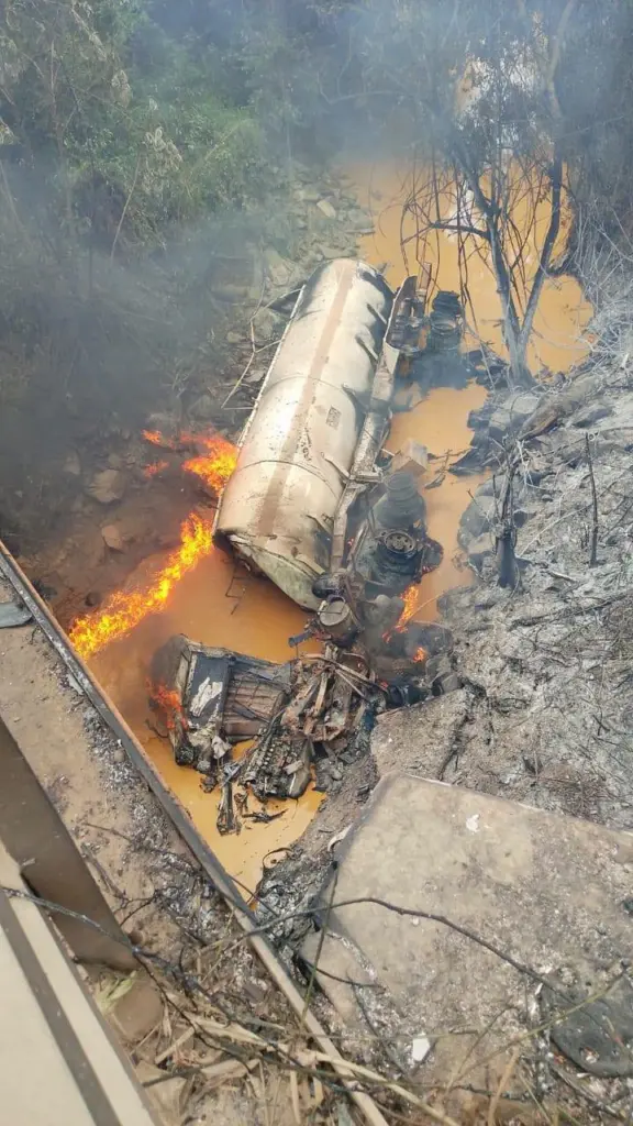 Vehicles burnt in accident on Accra-Kumasi Highway, Police announce road diversion