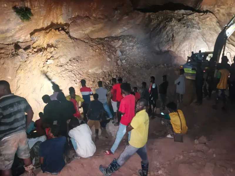 A/R: 8 dead as illegal mining pit collapses on miners at Domi Keniago [Photos]