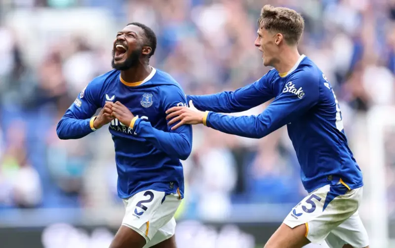 Maitland-Niles stunner earns Everton point against Man Utd