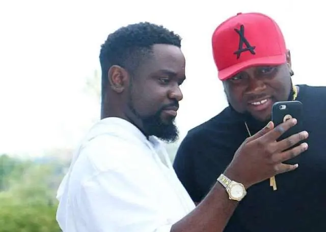'State facts' - Sarkodie's manager fires back at Stonebwoy with screenshots
