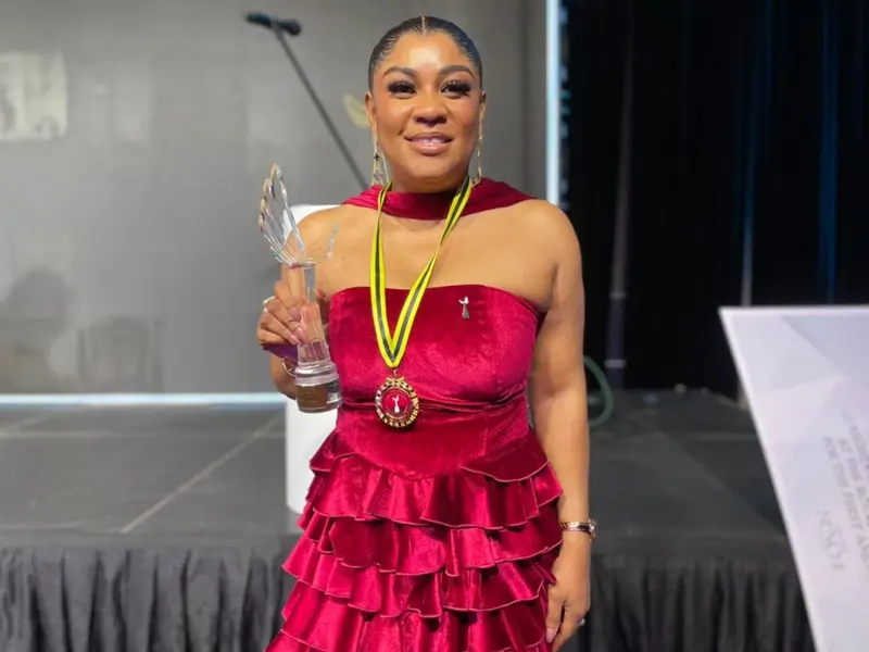 Thara Brigitte Mills Simmonds wins the forty-under-40 education award