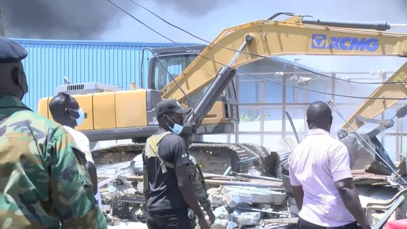 Avenor fire outbreak: Military clears access routes for firefighters