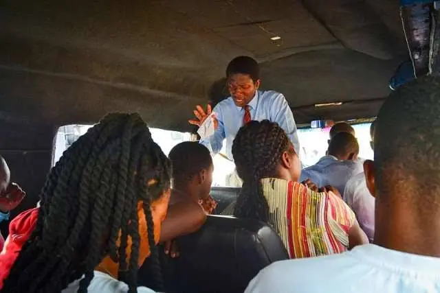 Gov't suspends implementation of L.I. restricting preaching and hawking in moving vehicles