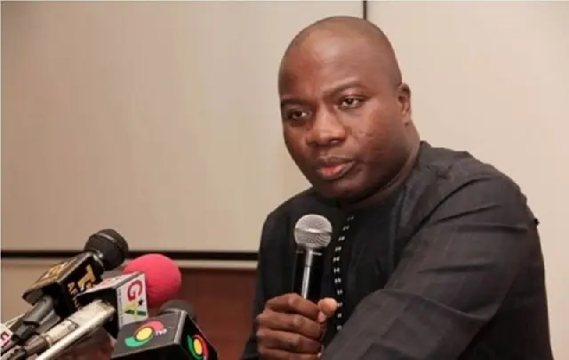 Mahama Ayariga warns MMDCEs against using government vehicles for personal errands