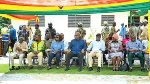 Mahama inspects 'Nkokɔ Nketenkete' processing plant at Bechem