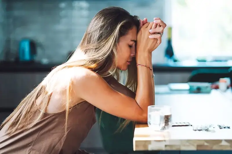 Understanding Severe Depression & Warning Signs 